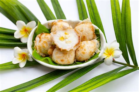  Khanom Krok – En Krispig och Krämig Parad Under Thailändsk Sol