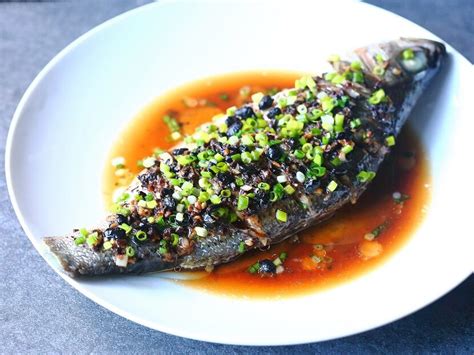  Lishui Steamed Fish with Fermented Black Beans - En Umami-fylld Explosion av Smaker Med Kryddiga och Sura Toner!